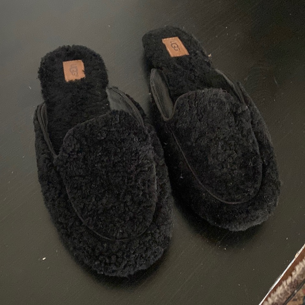 UGG Loafer/Slipper